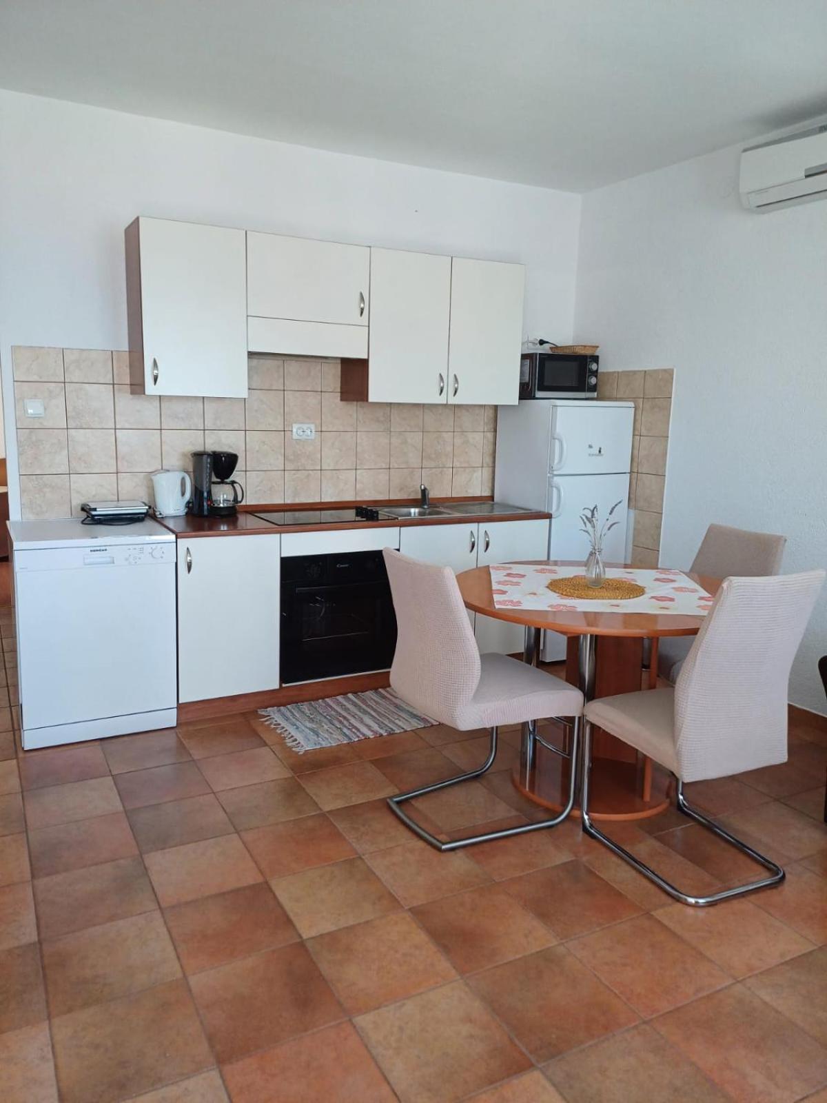 Apartmani Afrodita Crikvenica Exterior foto